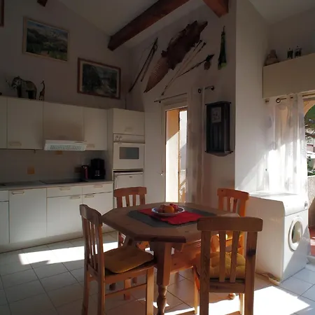 Oasis Village Naturiste דירה